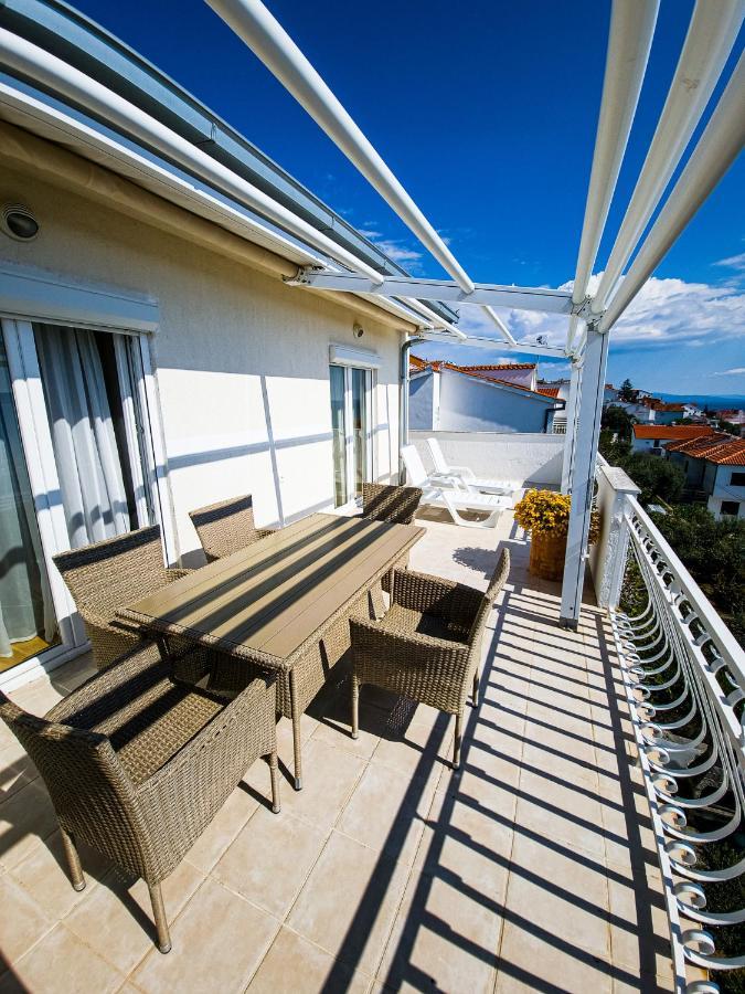 Apartments Cacija โตรกีร์ ภายนอก รูปภาพ