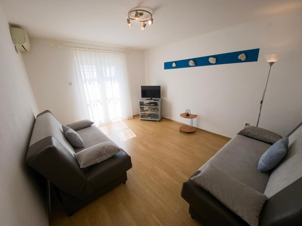 Apartments Cacija โตรกีร์ ภายนอก รูปภาพ